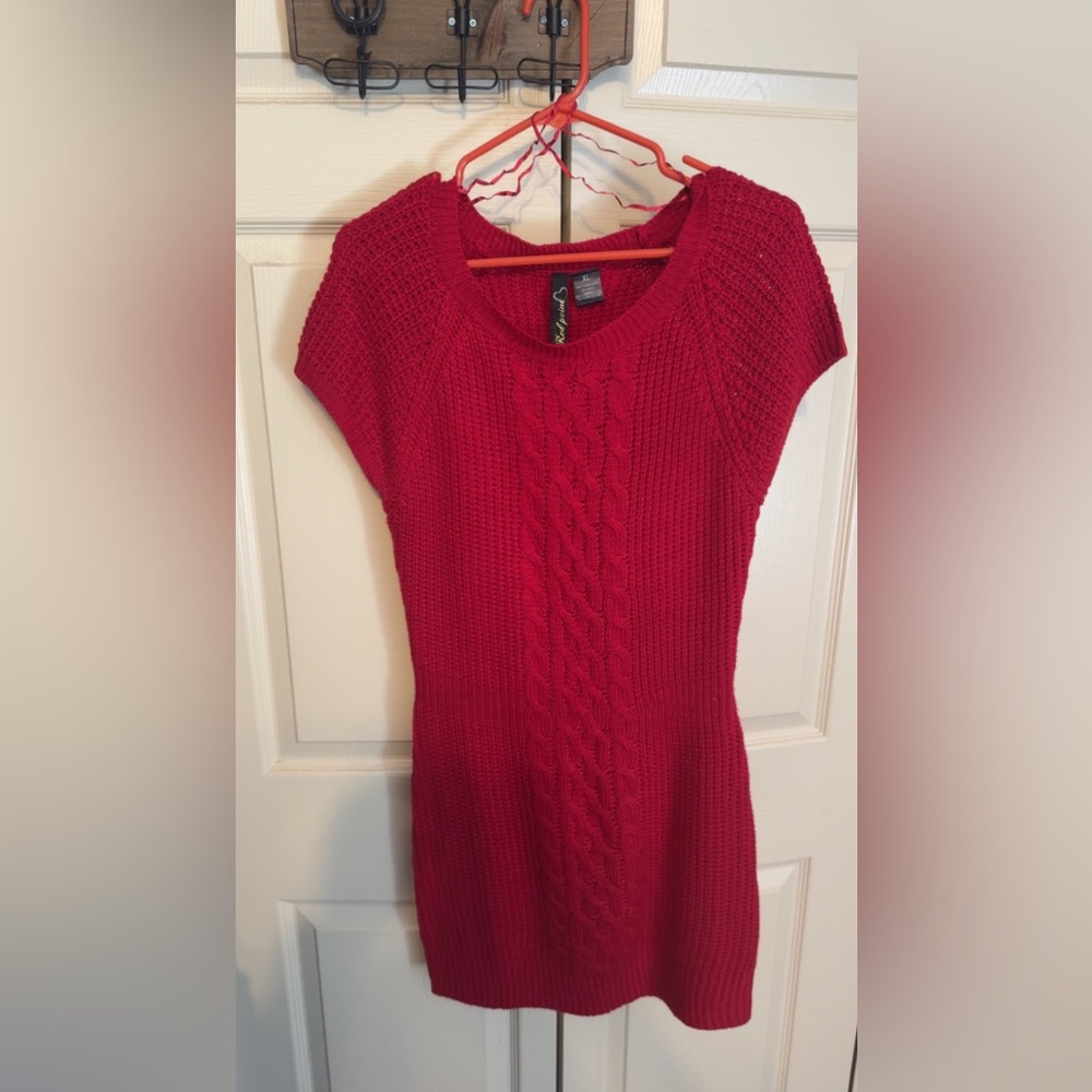 Red Short Sleeve Cable Knit Sweater